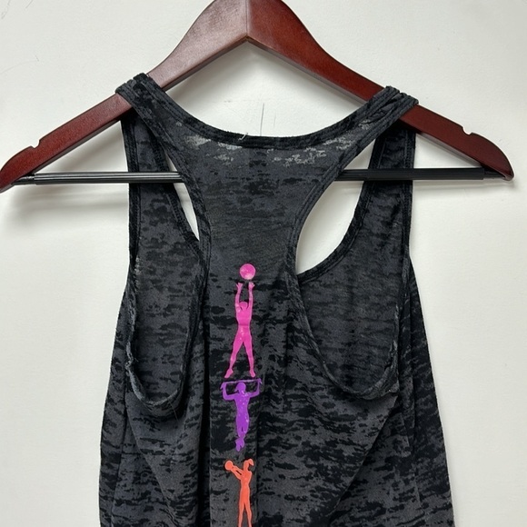 gym t-shirt Women's sleeveless in gray with exercise figures size M - Picture 3 of 9